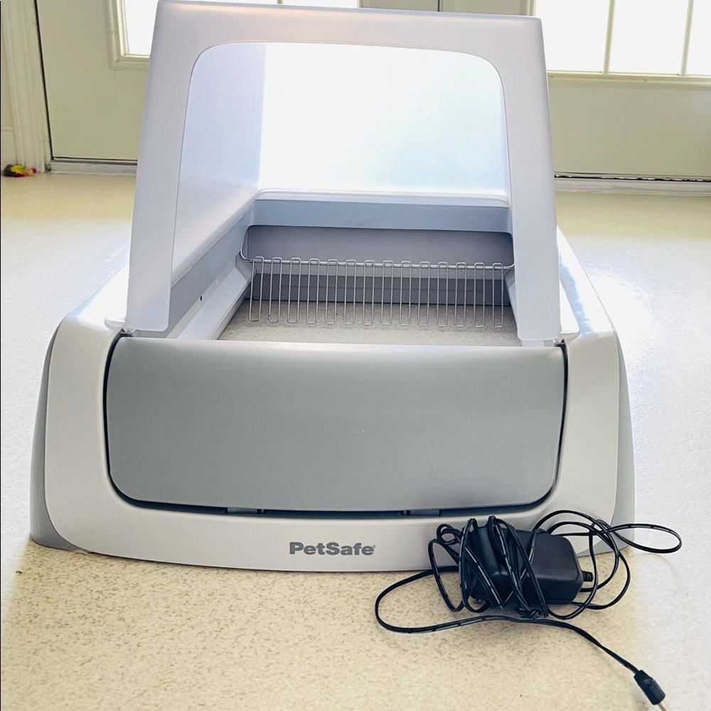 PetSafe ScoopFree Covered Self-Cleaning Litter Box